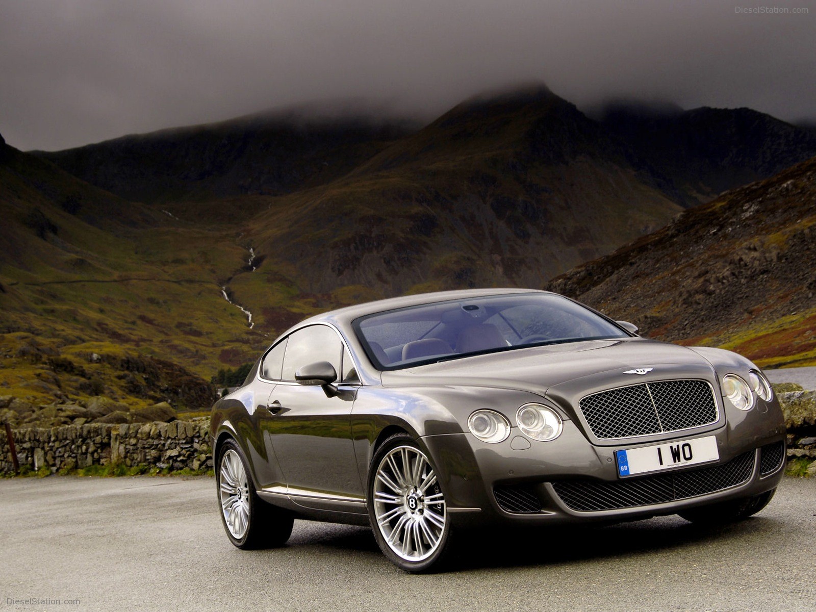 Bentley Continental GT Speed goes 200mph