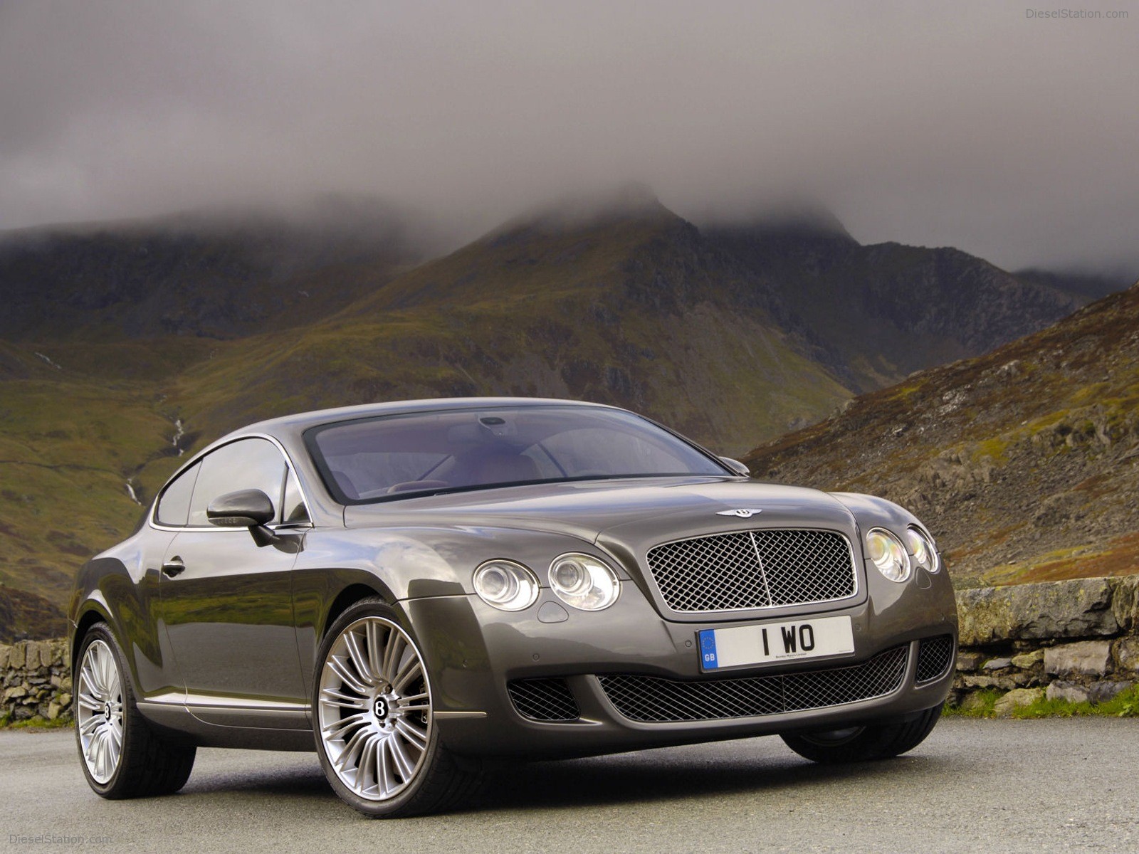 Bentley Continental GT Speed goes 200mph