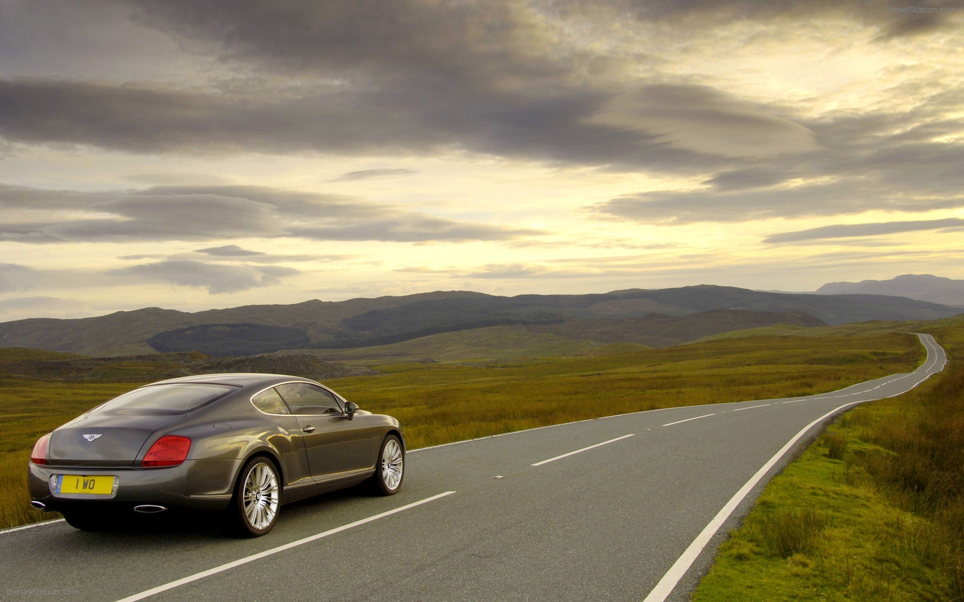 Bentley Continental GT Speed goes 200mph