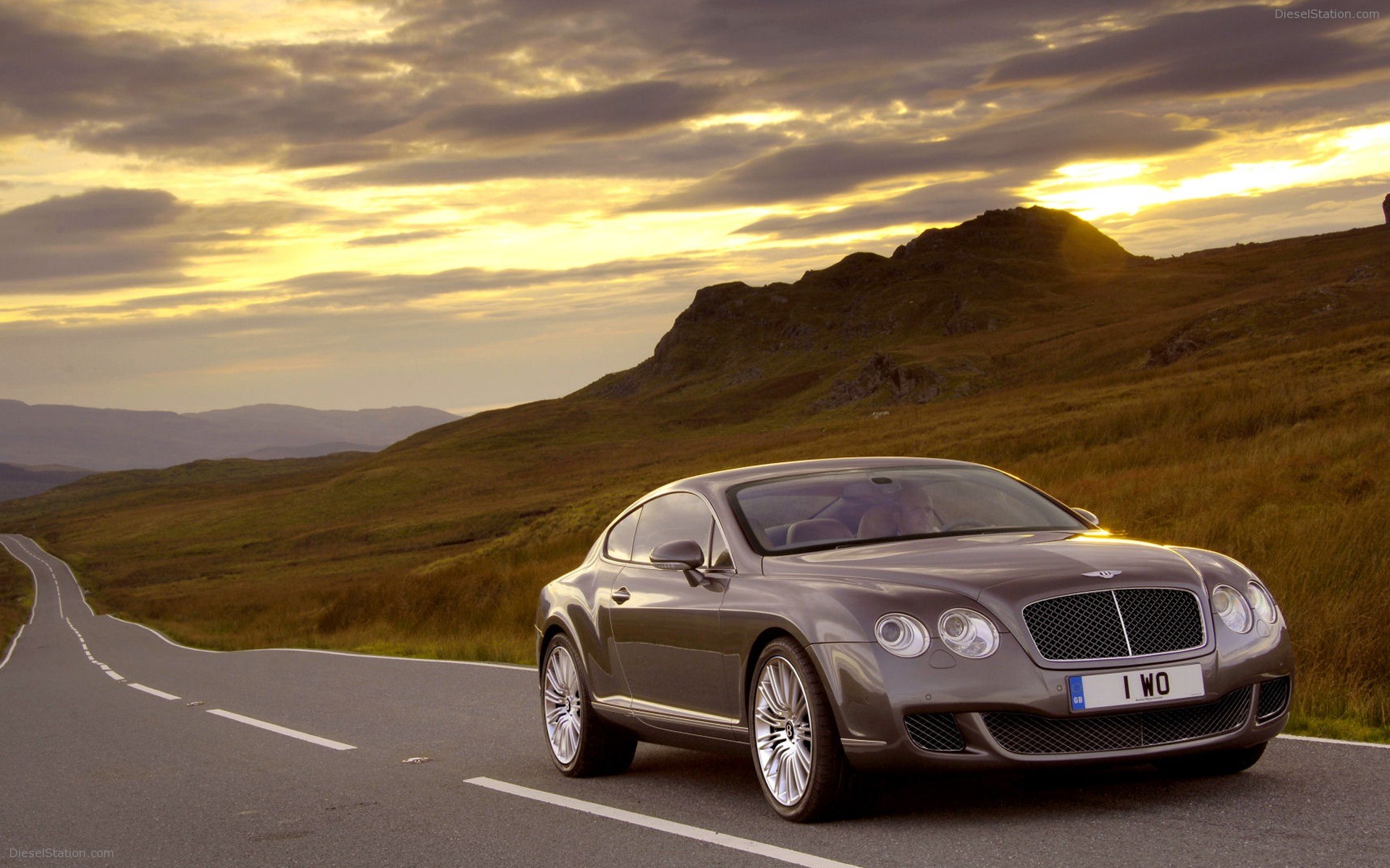Bentley Continental GT Speed goes 200mph