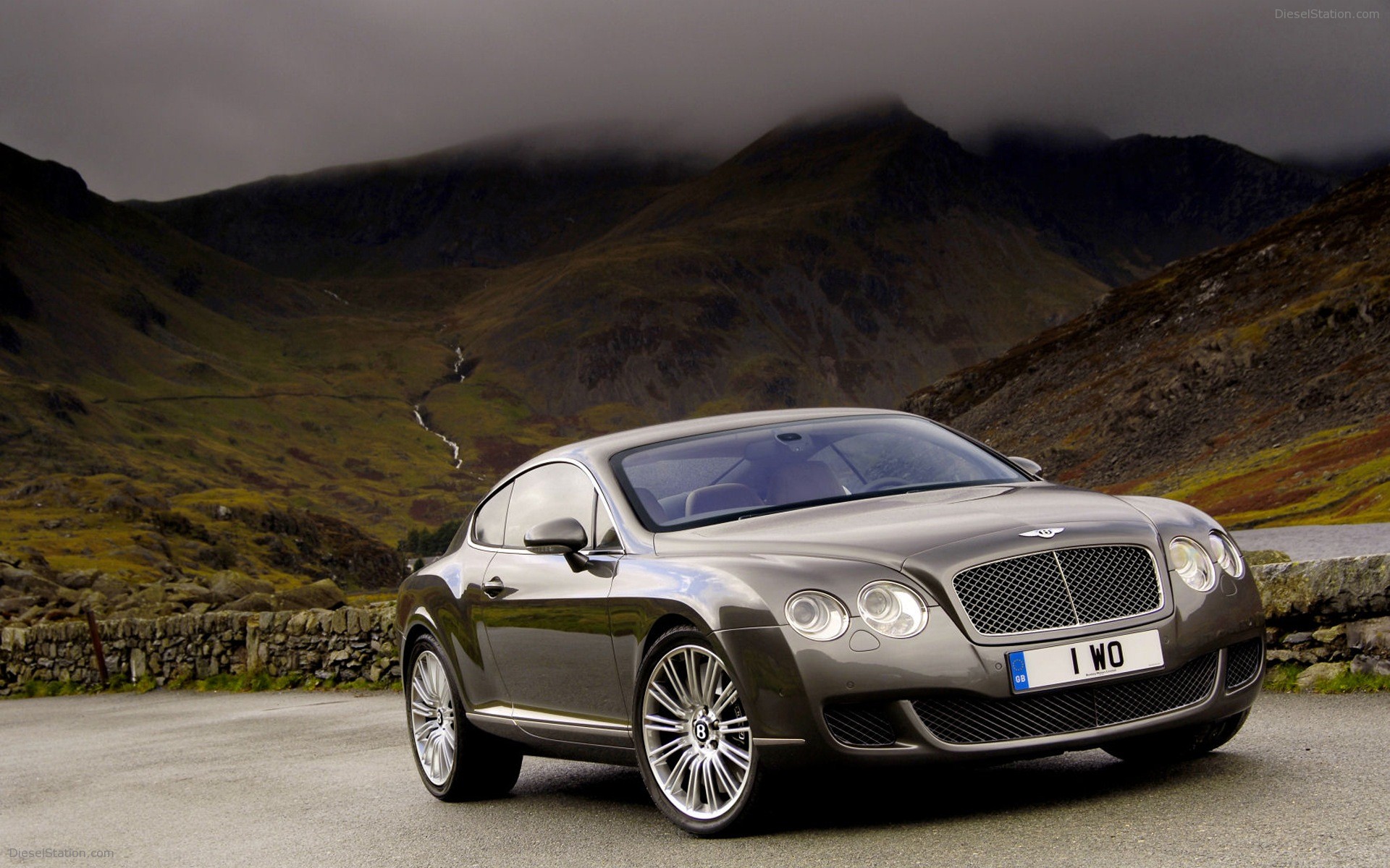 Bentley Continental GT Speed goes 200mph