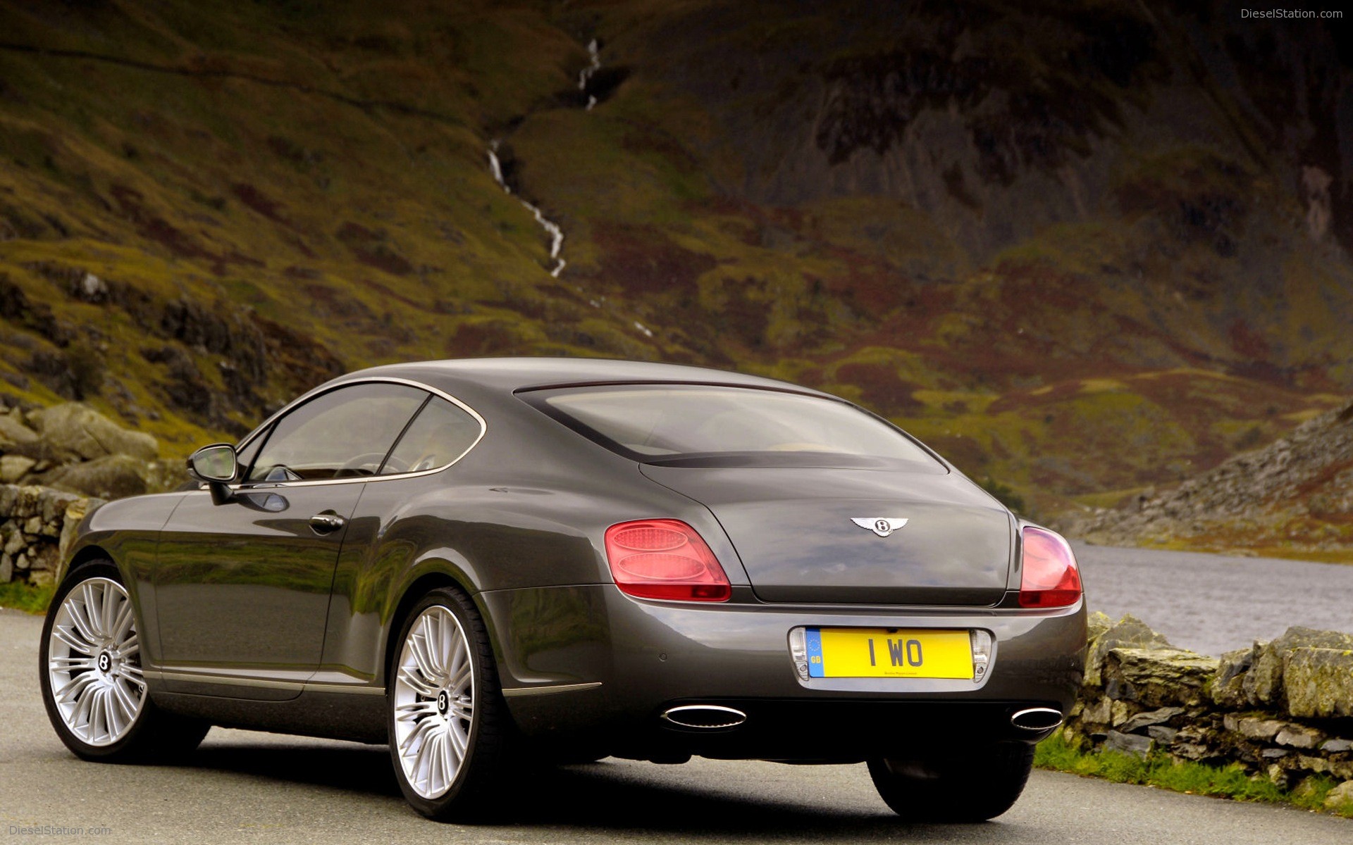 Bentley Continental GT Speed goes 200mph