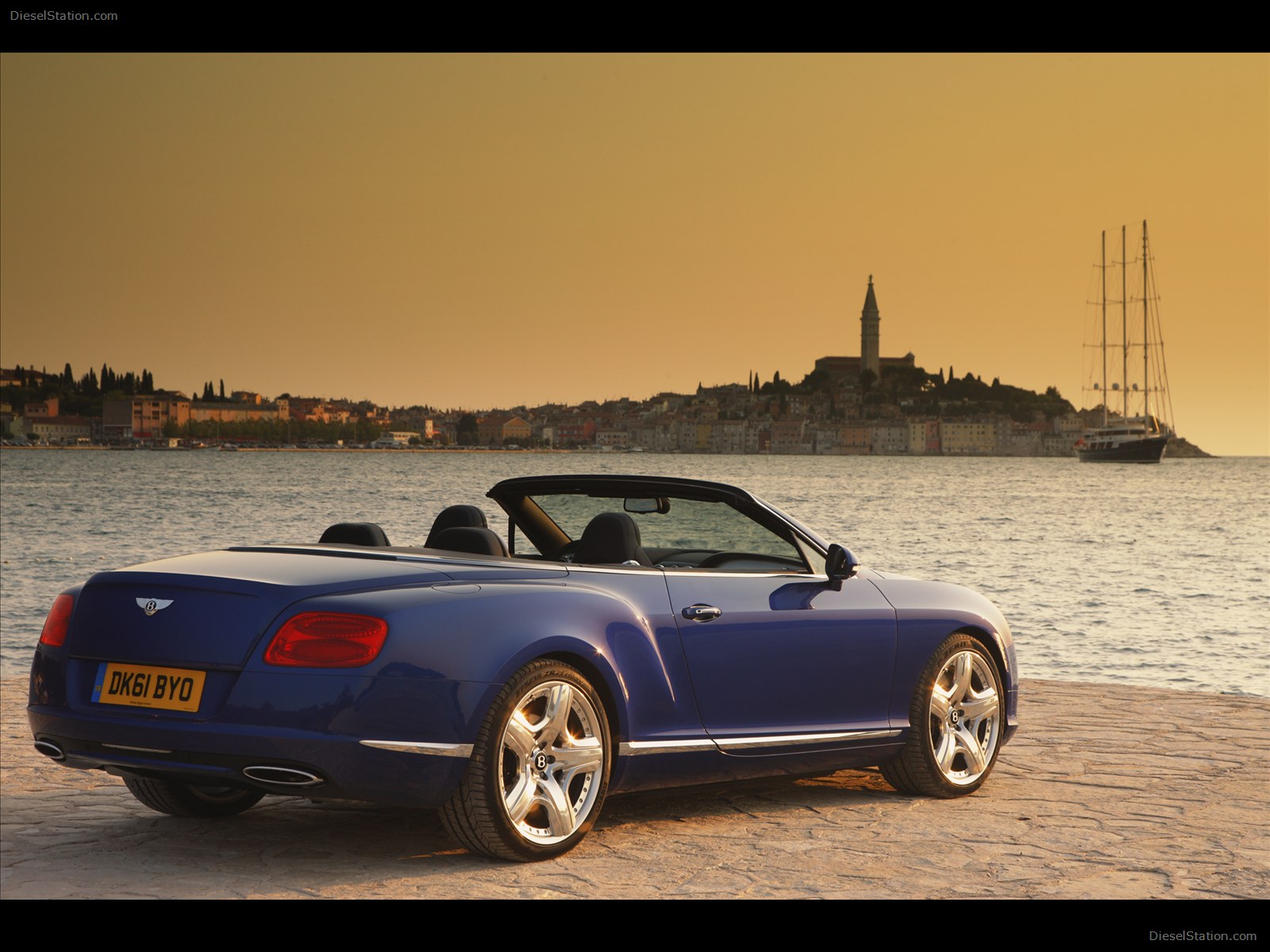 Bentley Continental GTC W12 2012