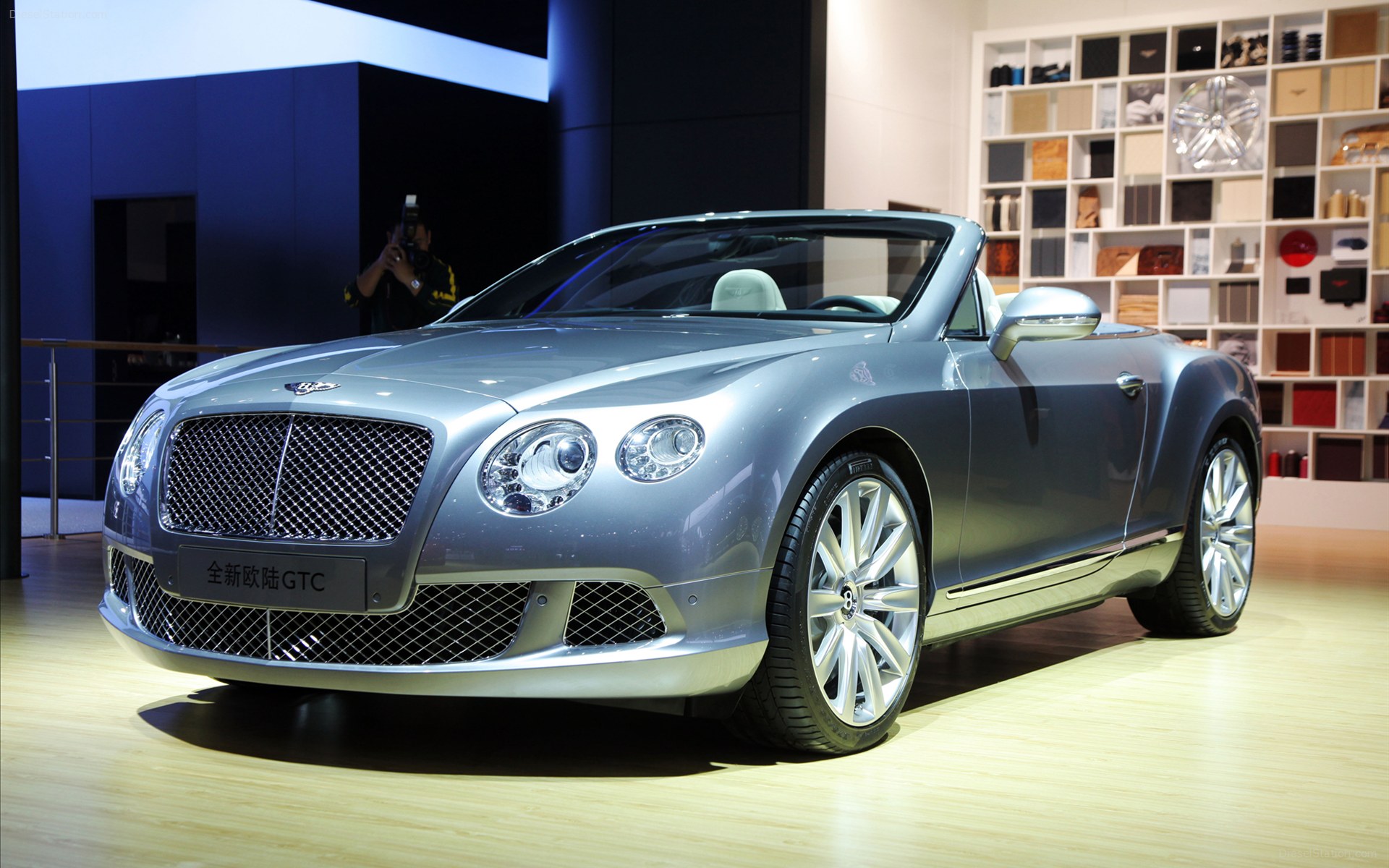 Bentley Continental GTC W12 2012