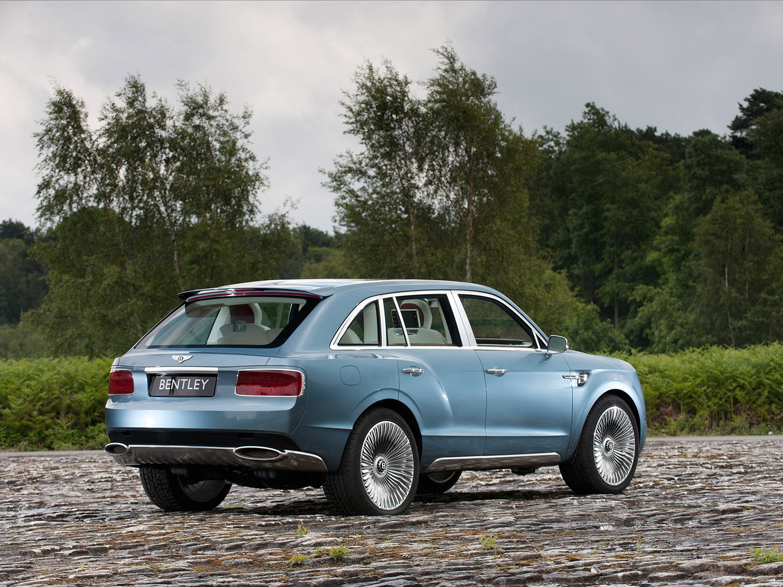 Bentley EXP 9 F SUV Concept