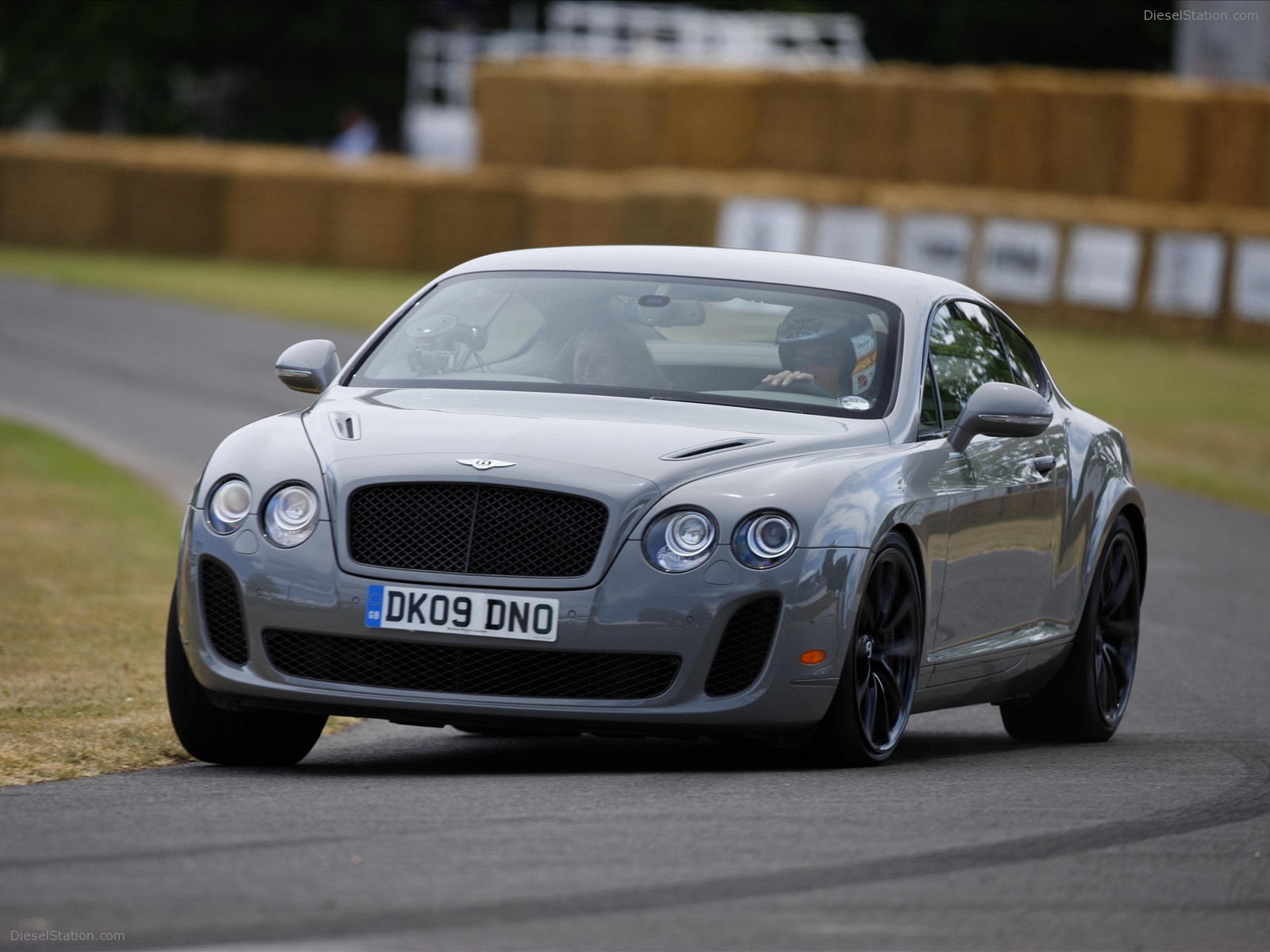 More Pics : 2010 Bentley Continental Supersports