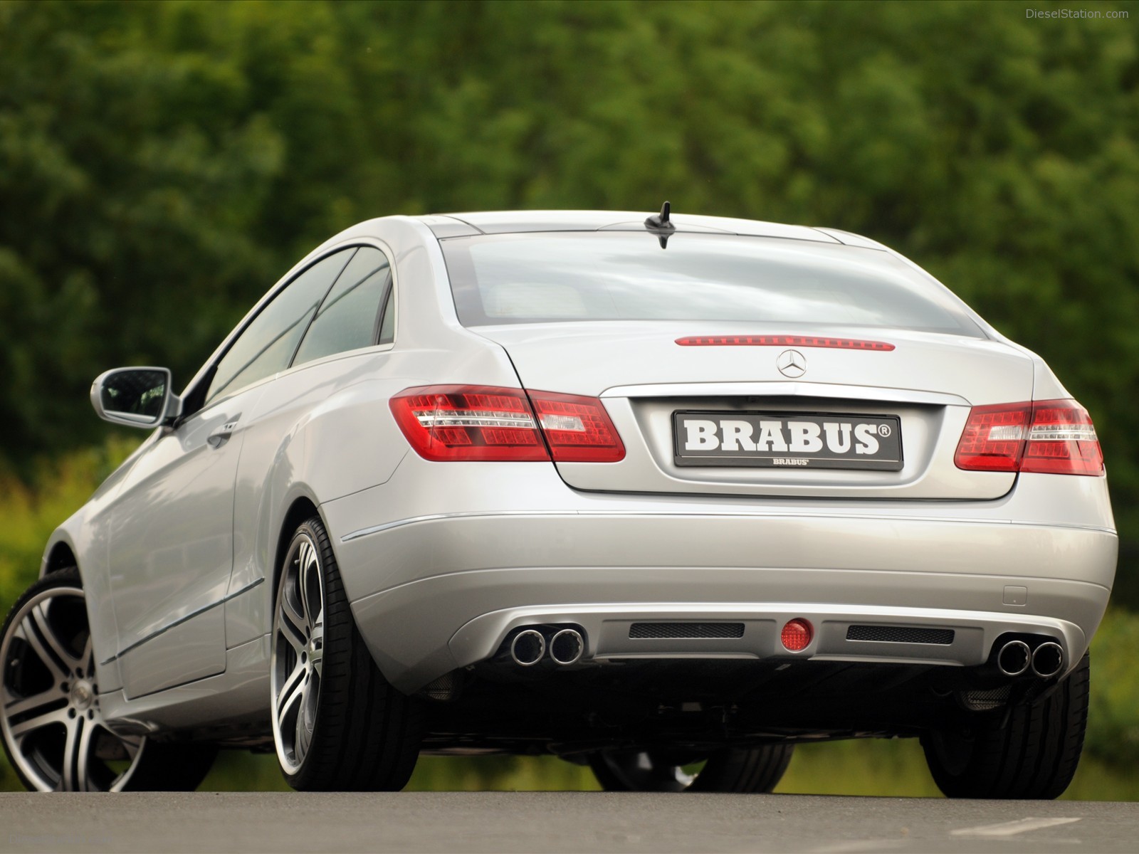 2010 Brabus Mercedes Benz E-Class Coupe 2010 Brabus Mercedes Benz E-Class Coupe
