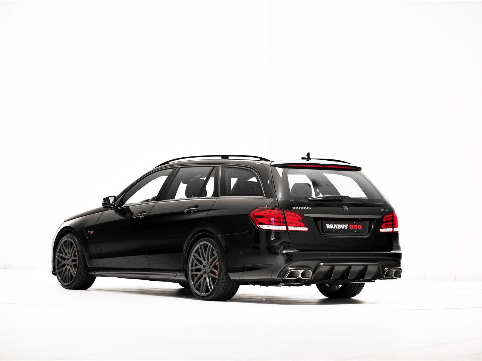 Brabus Mercedes E63 AMG Station Wagon 2014 Brabus Mercedes E63 AMG Station Wagon 2014