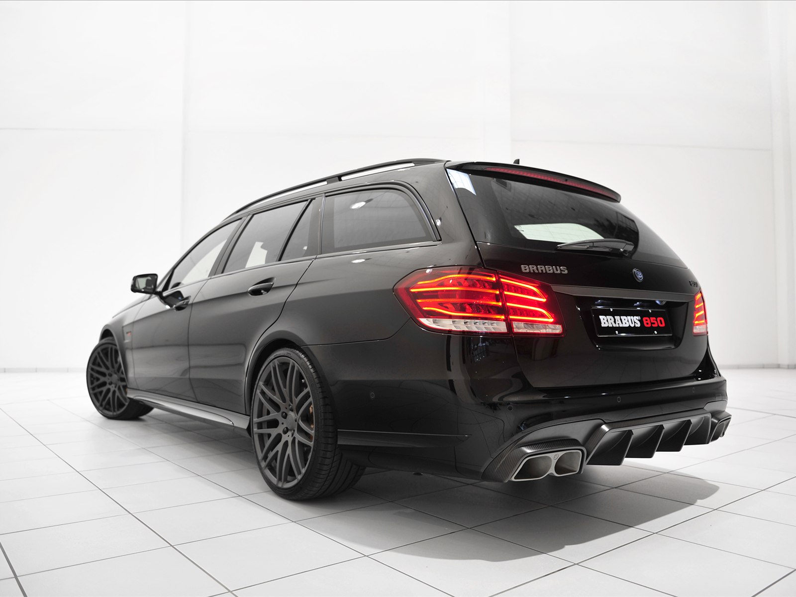 Brabus Mercedes E63 AMG Station Wagon 2014 Brabus Mercedes E63 AMG Station Wagon 2014