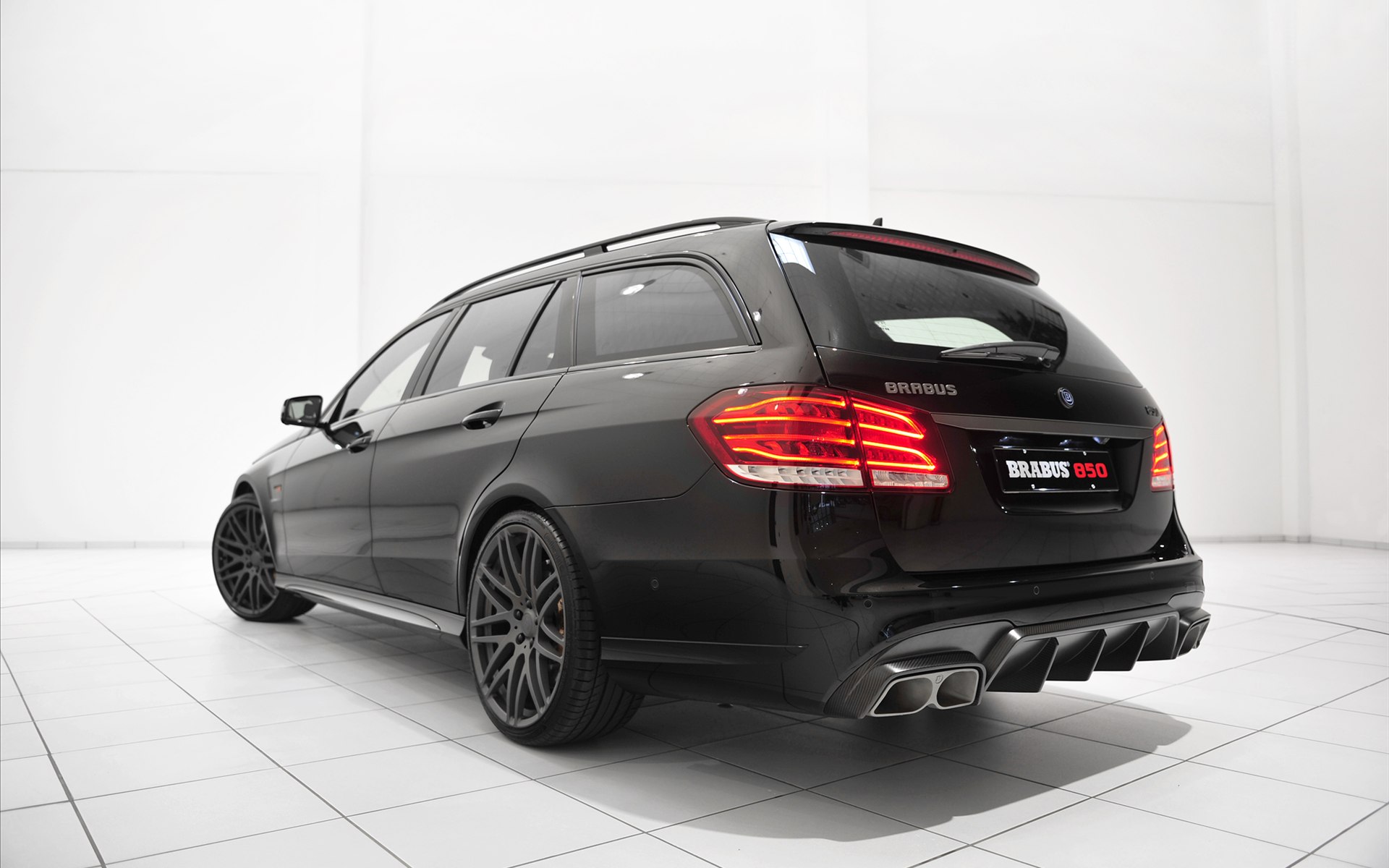 Brabus Mercedes E63 AMG Station Wagon 2014 Brabus Mercedes E63 AMG Station Wagon 2014