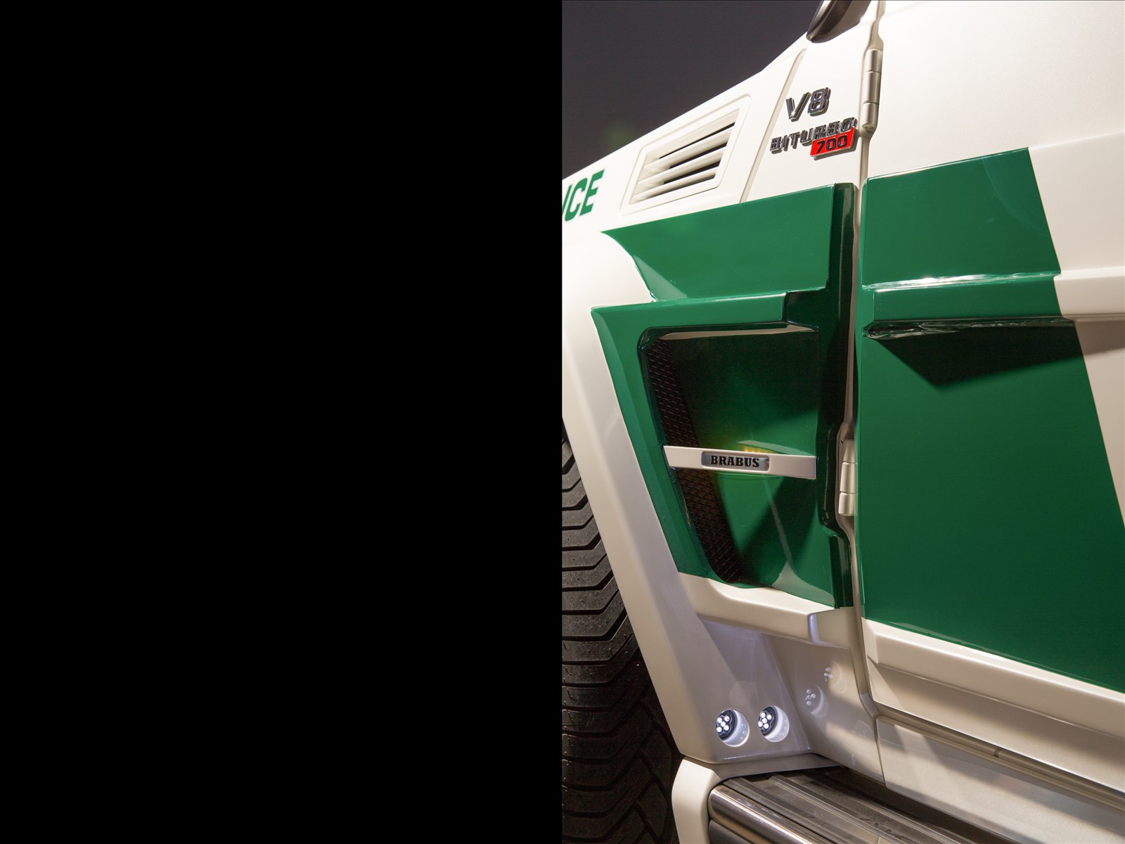 Brabus B63S-700 Widestar Dubai Police Car 2014