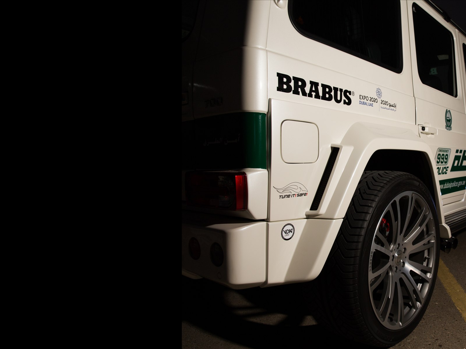 Brabus B63S-700 Widestar Dubai Police Car 2014