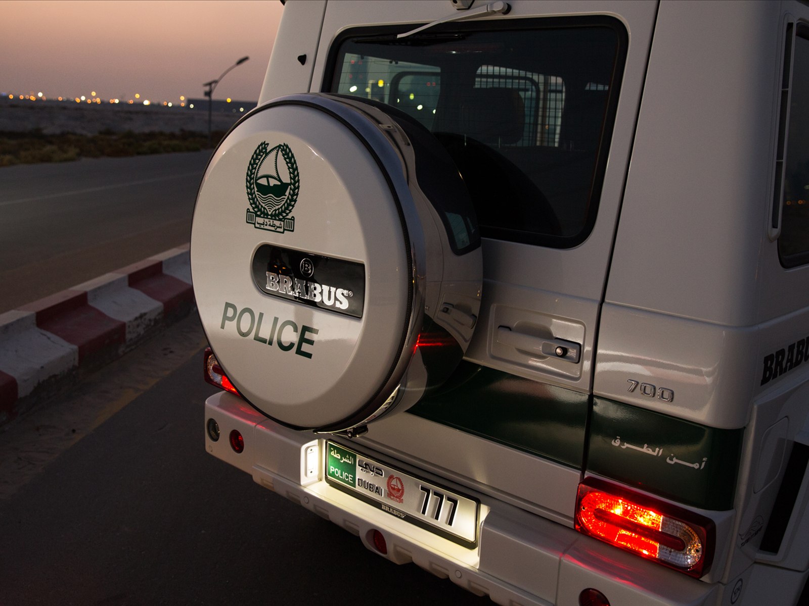 Brabus B63S-700 Widestar Dubai Police Car 2014