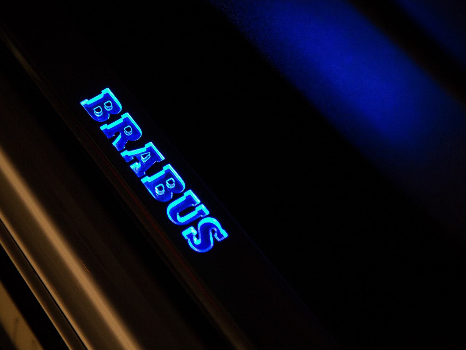 Brabus B63S-700 Widestar Dubai Police Car 2014 Brabus B63S-700 Widestar Dubai Police Car 2014
