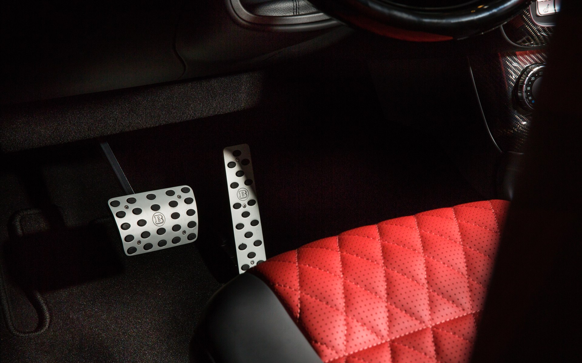 Brabus B63S-700 Widestar Dubai Police Car 2014 Brabus B63S-700 Widestar Dubai Police Car 2014