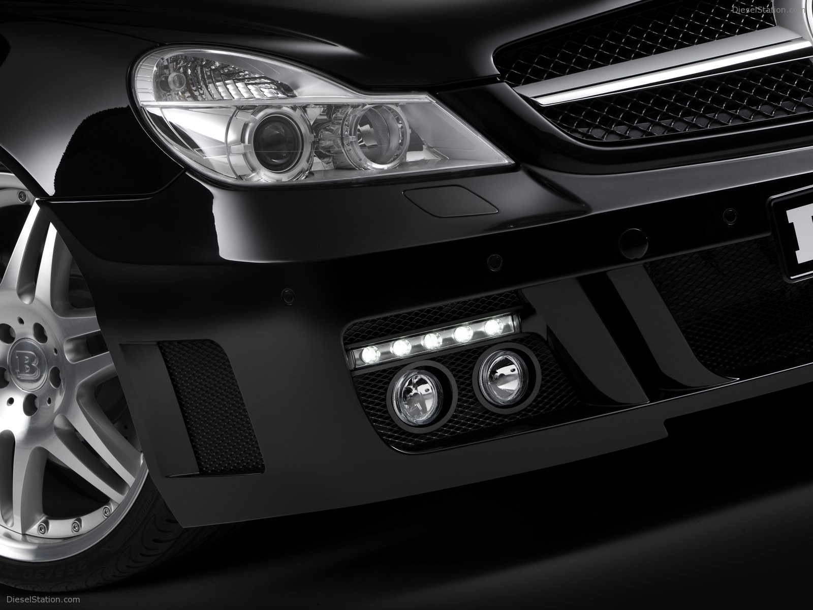 Brabus takes Mercedes SL to another level Brabus takes Mercedes SL to another level