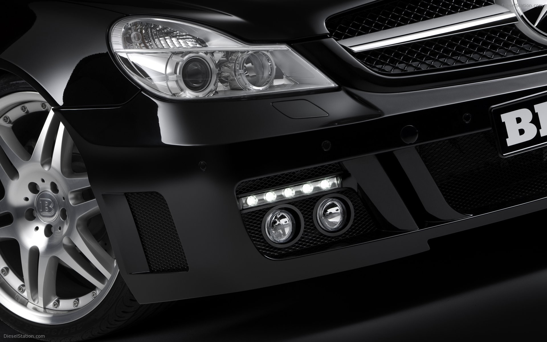 Brabus takes Mercedes SL to another level Brabus takes Mercedes SL to another level