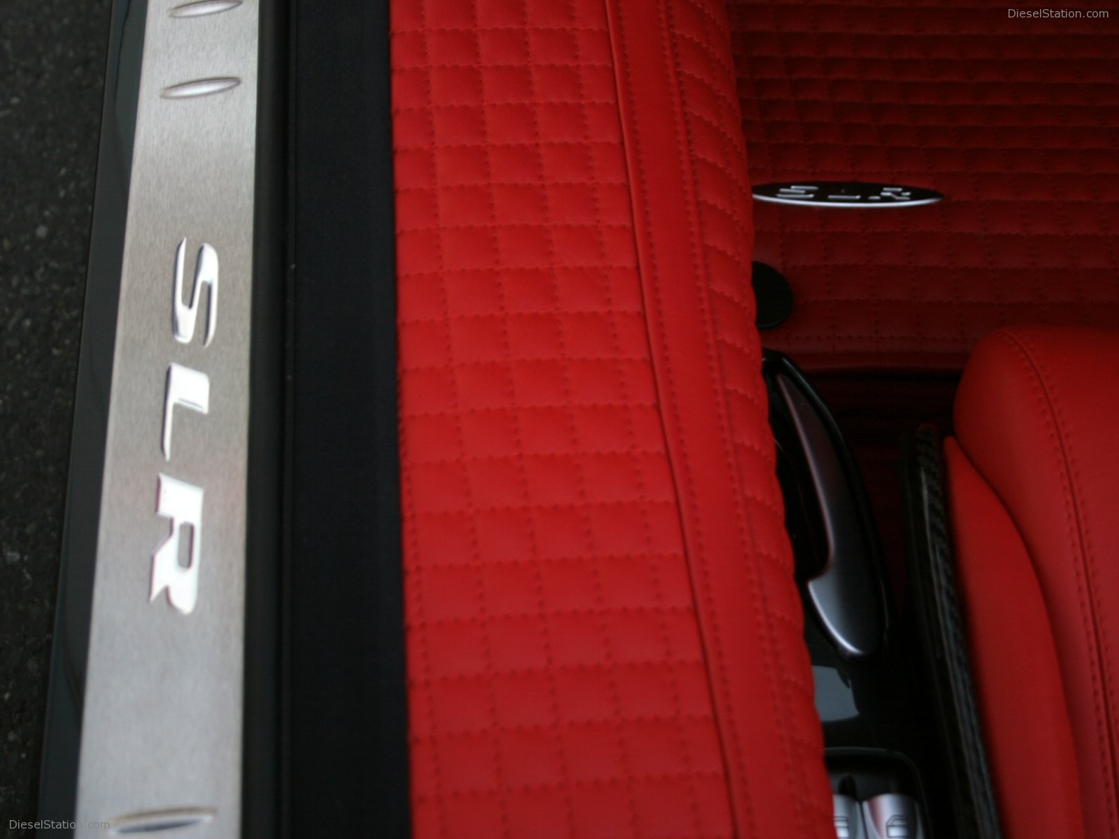 Brabus tunes Mercedes SLR McLaren Roadster Brabus tunes Mercedes SLR McLaren Roadster