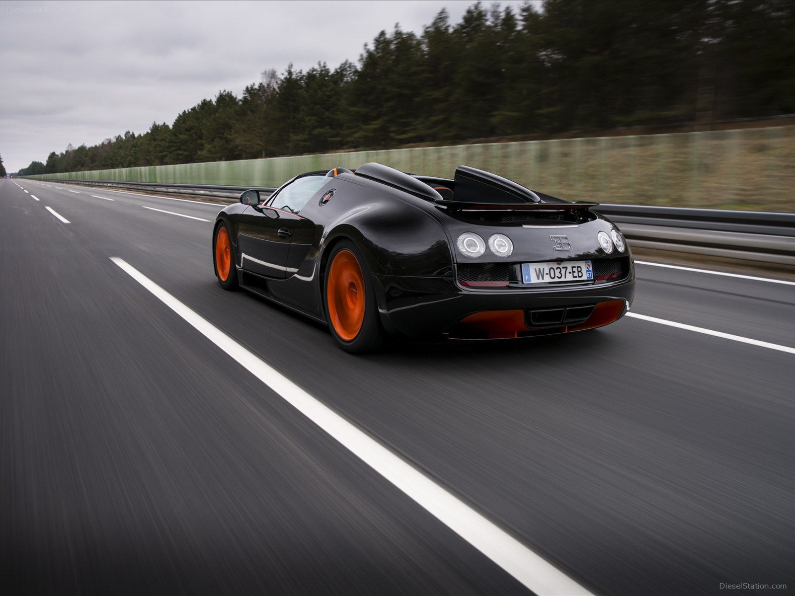 Bugatti Veyron 16.4 Grand Sport Vitesse World Record Car Edition 2013 Bugatti Veyron 16.4 Grand Sport Vitesse World Record Car Edition 2013