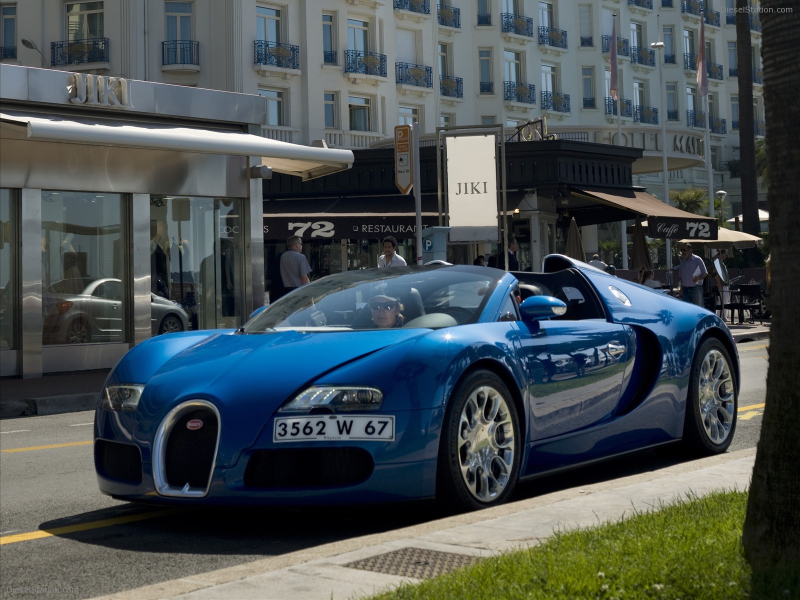 Bugatti Veyron 16.4 Grand Sport enters production
