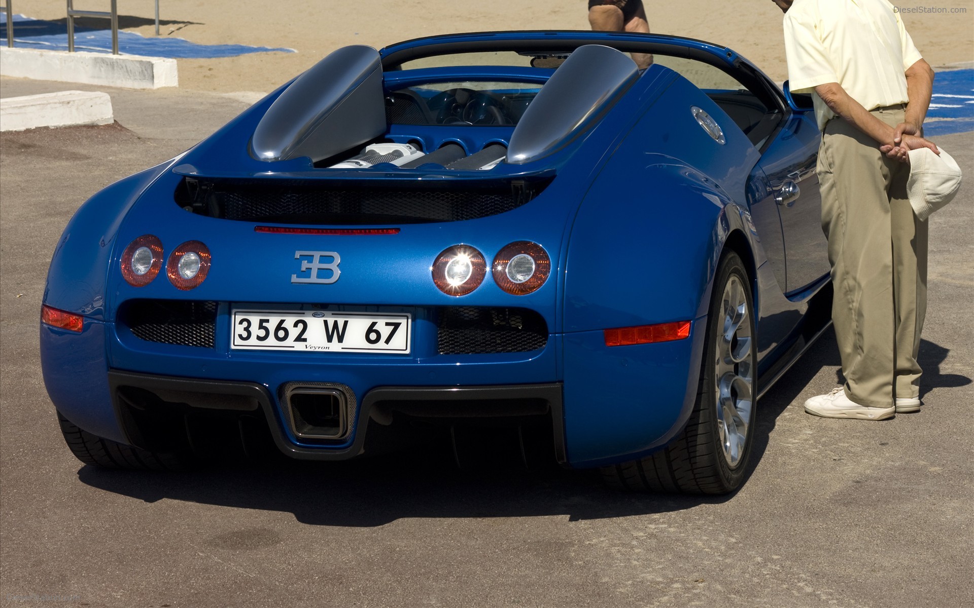 Bugatti Veyron 16.4 Grand Sport enters production Bugatti Veyron 16.4 Grand Sport enters production