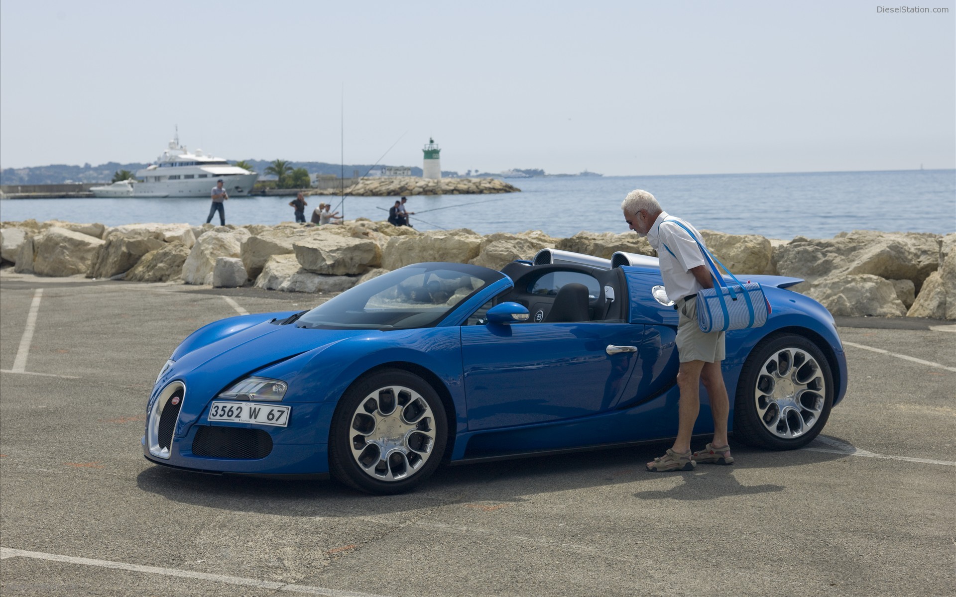 Bugatti Veyron 16.4 Grand Sport enters production