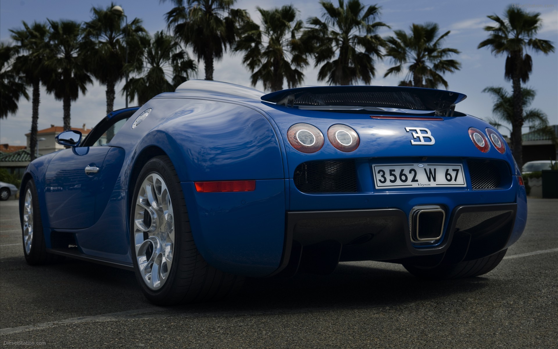 Bugatti Veyron 16.4 Grand Sport enters production Bugatti Veyron 16.4 Grand Sport enters production