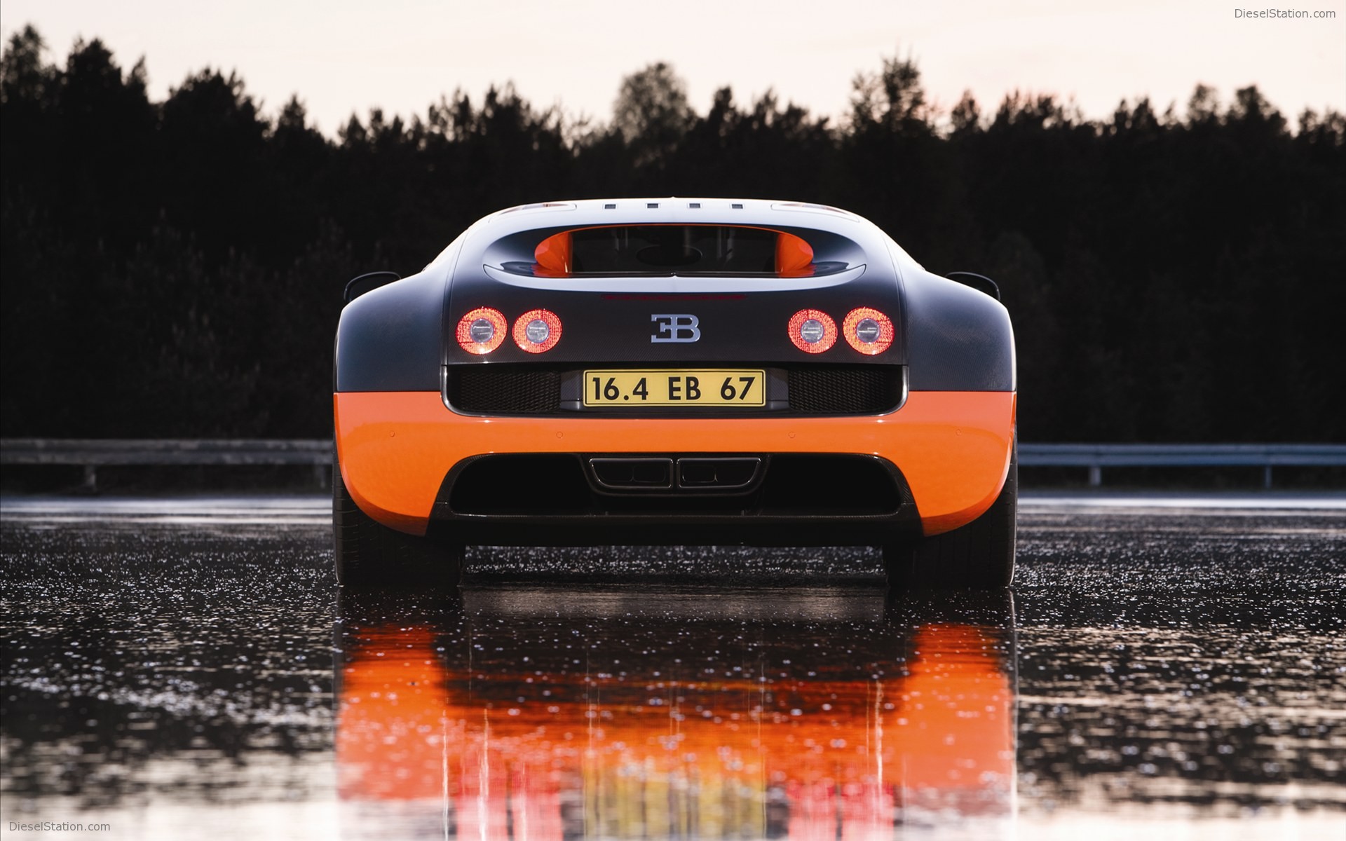 Bugatti Veyron 16.4 Super Sports Car 2011