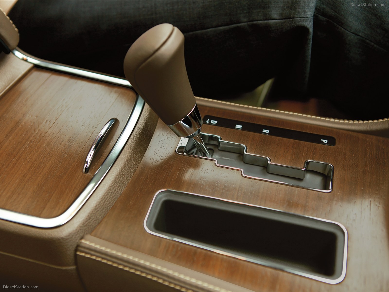 Chrysler 300 Luxury Series Sedan 2012