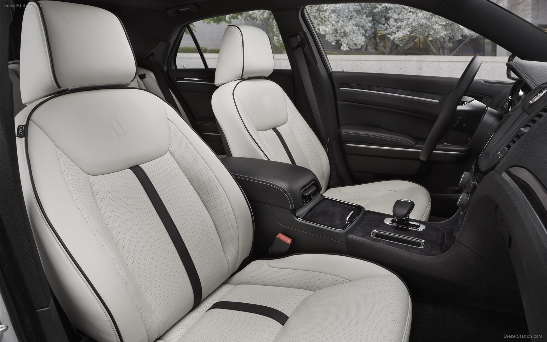 Chrysler 300 Motown Edition 2013