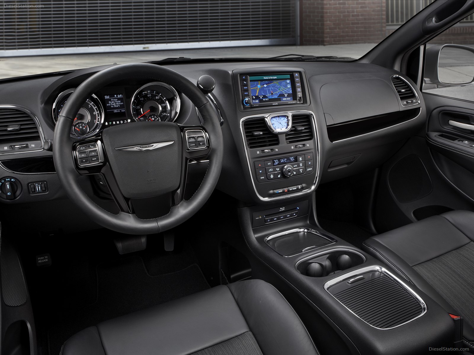 Chrysler Town & Country S 2013