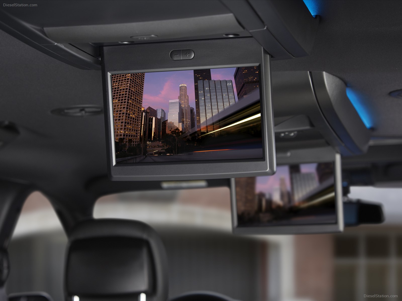 Chrysler Town & Country S 2013