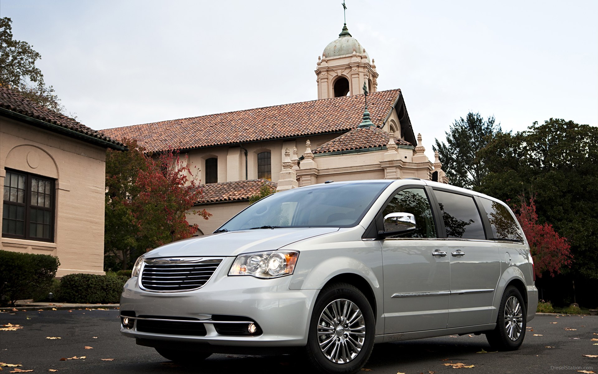 Chrysler Town & Country S 2013