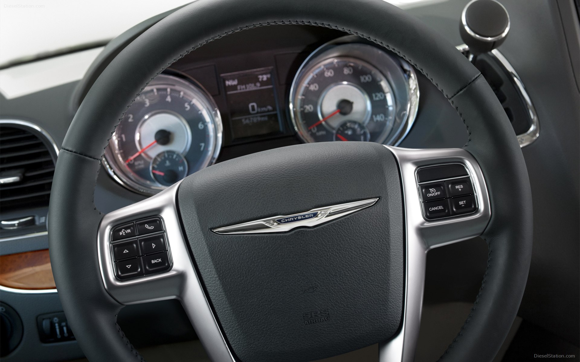 Chrysler Town & Country S 2013