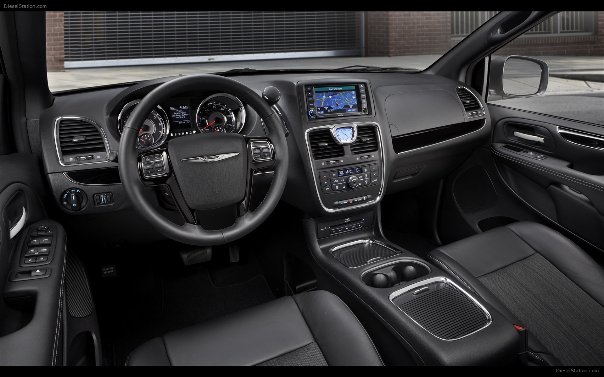Chrysler Town & Country S 2013
