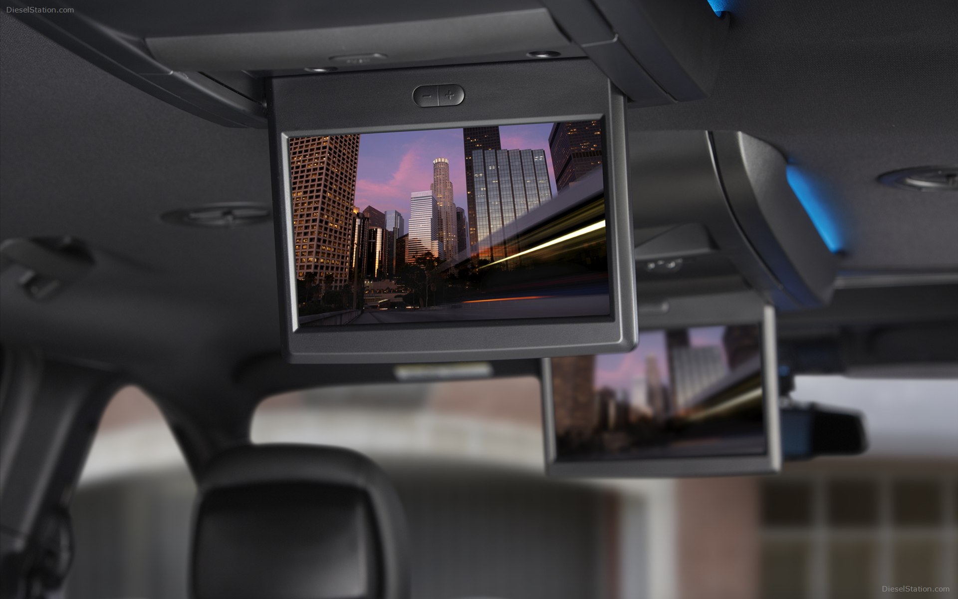 Chrysler Town & Country S 2013