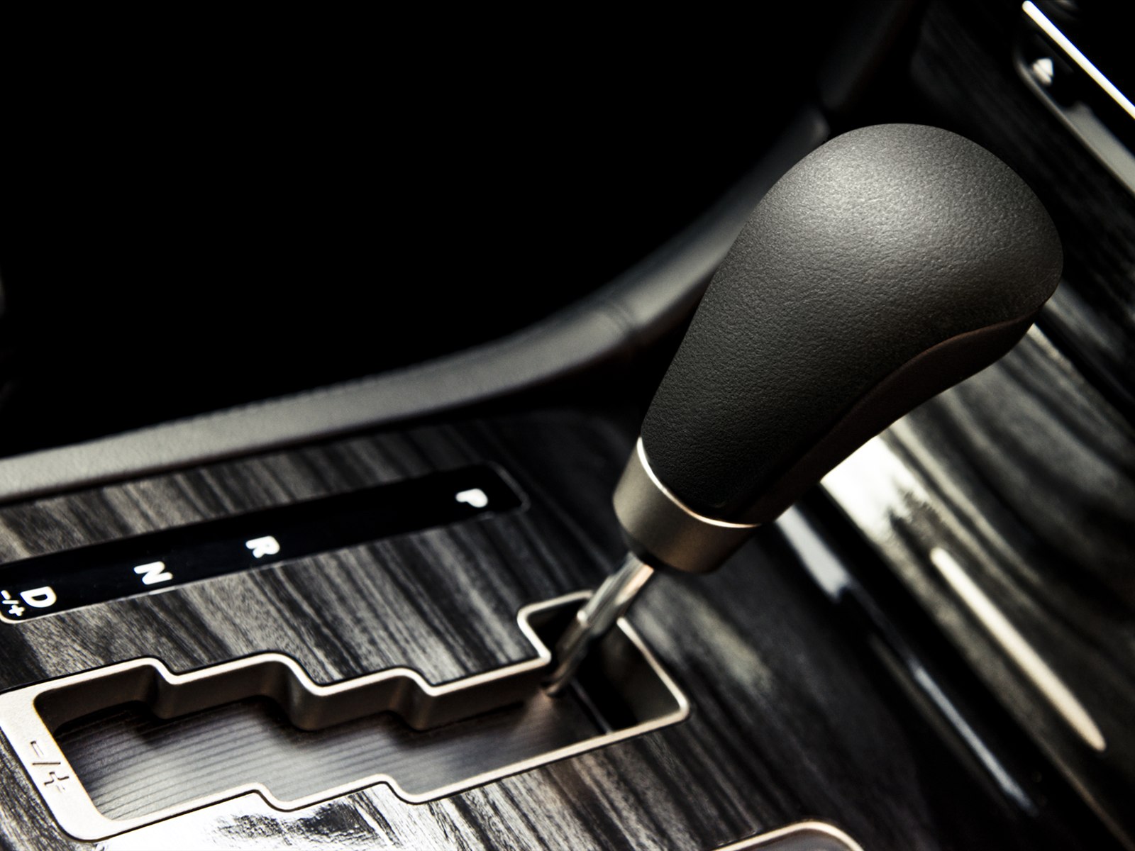 Chrysler 300C John Varvatos Limited Edition 2014