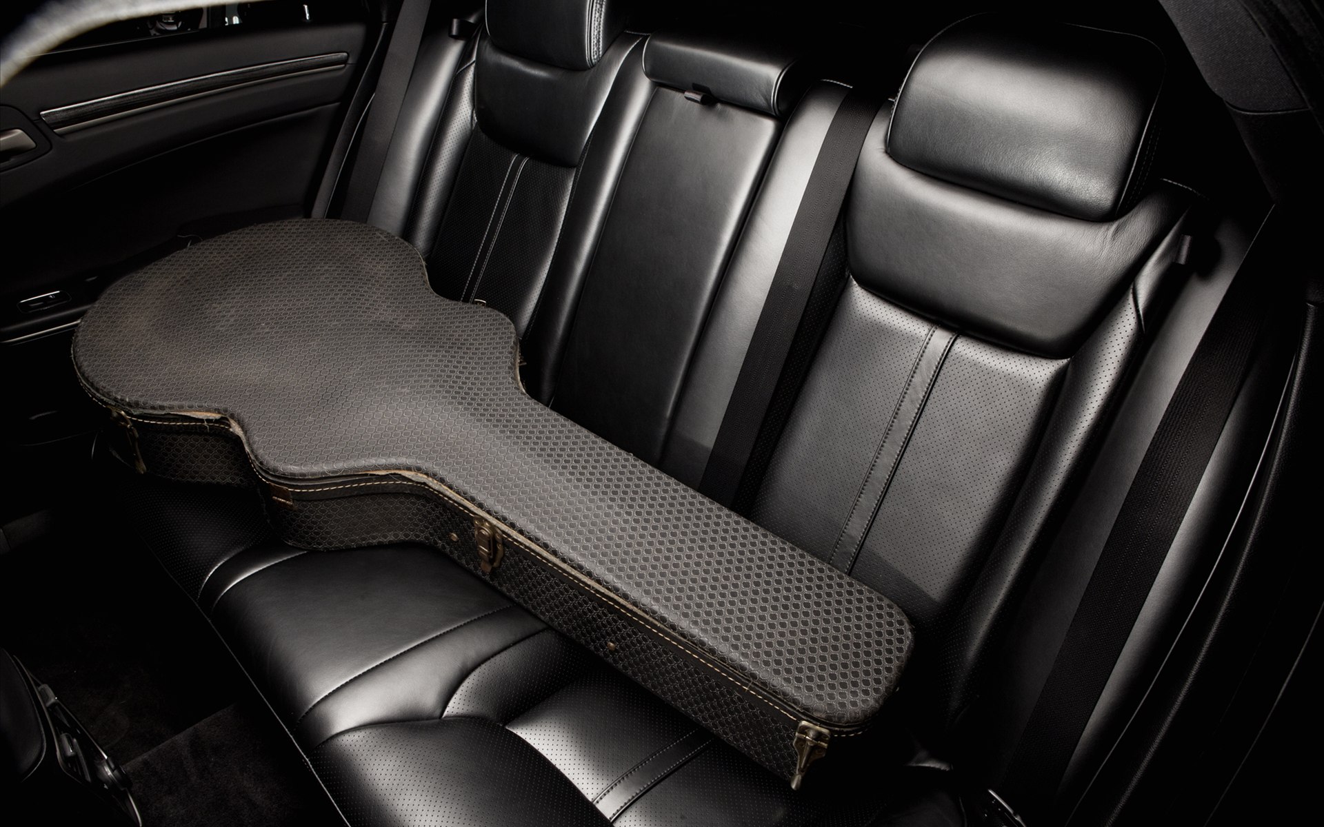 Chrysler 300C John Varvatos Limited Edition 2014
