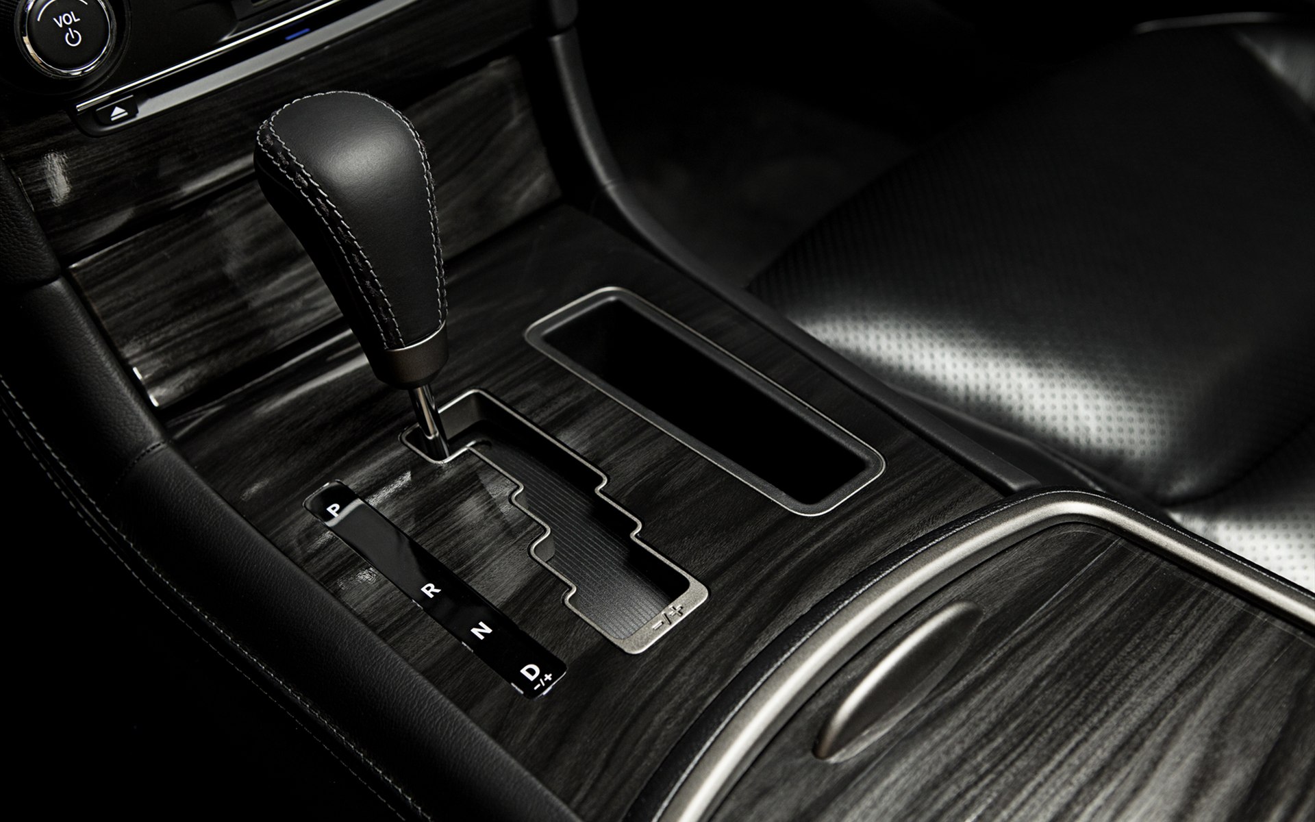 Chrysler 300C John Varvatos Limited Edition 2014