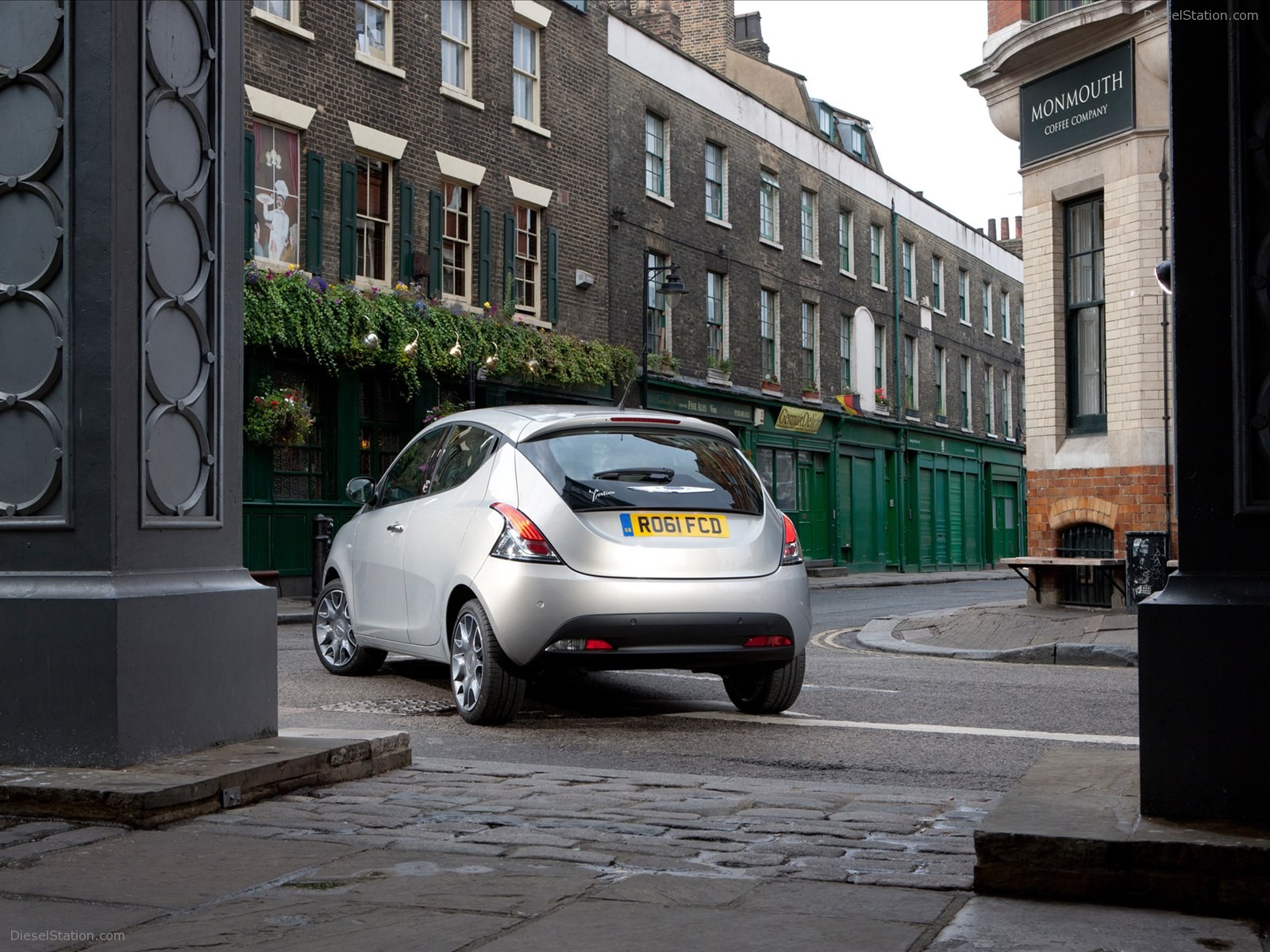 CHRYSLER YPSILON 2012