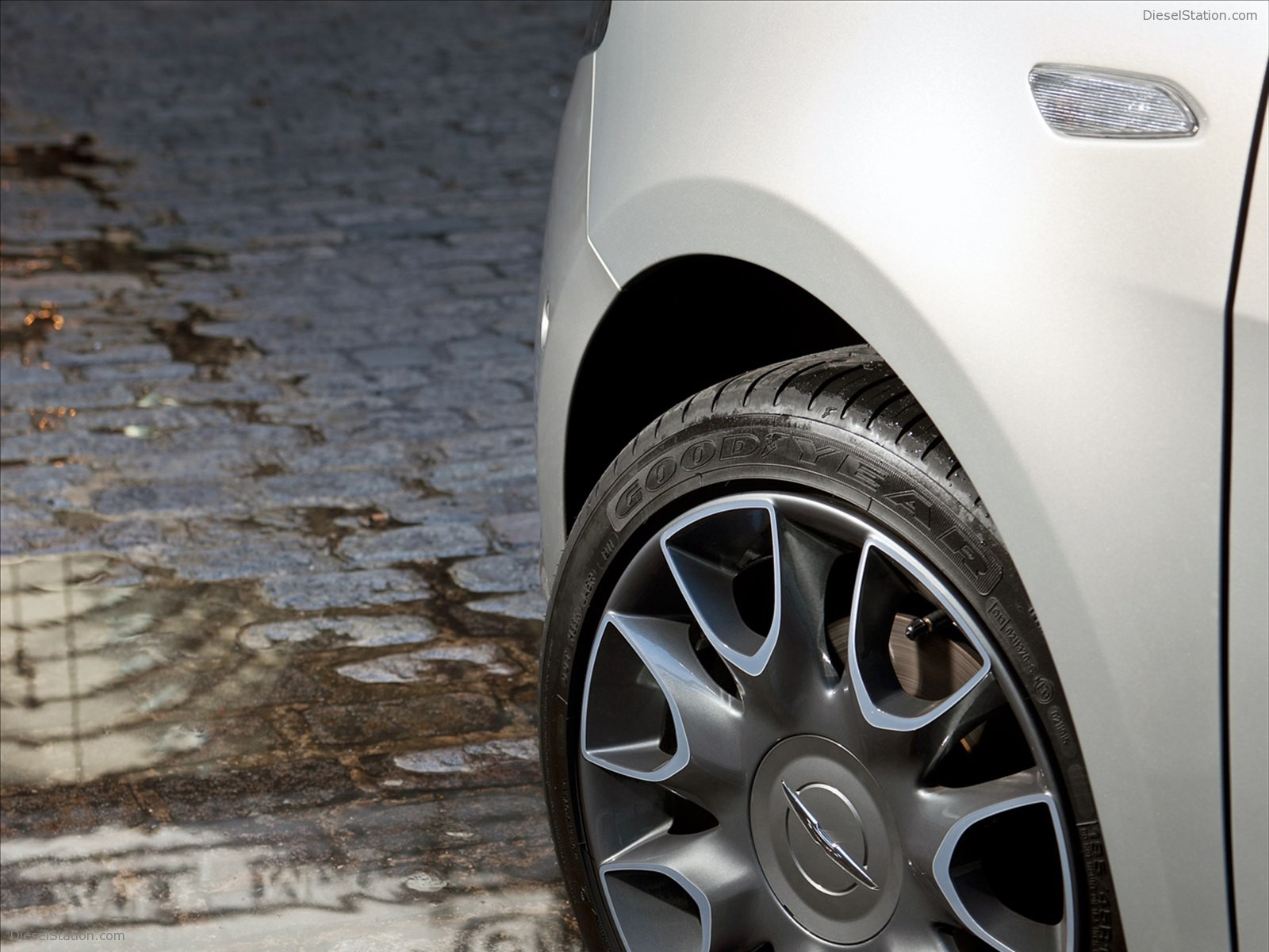 CHRYSLER YPSILON 2012