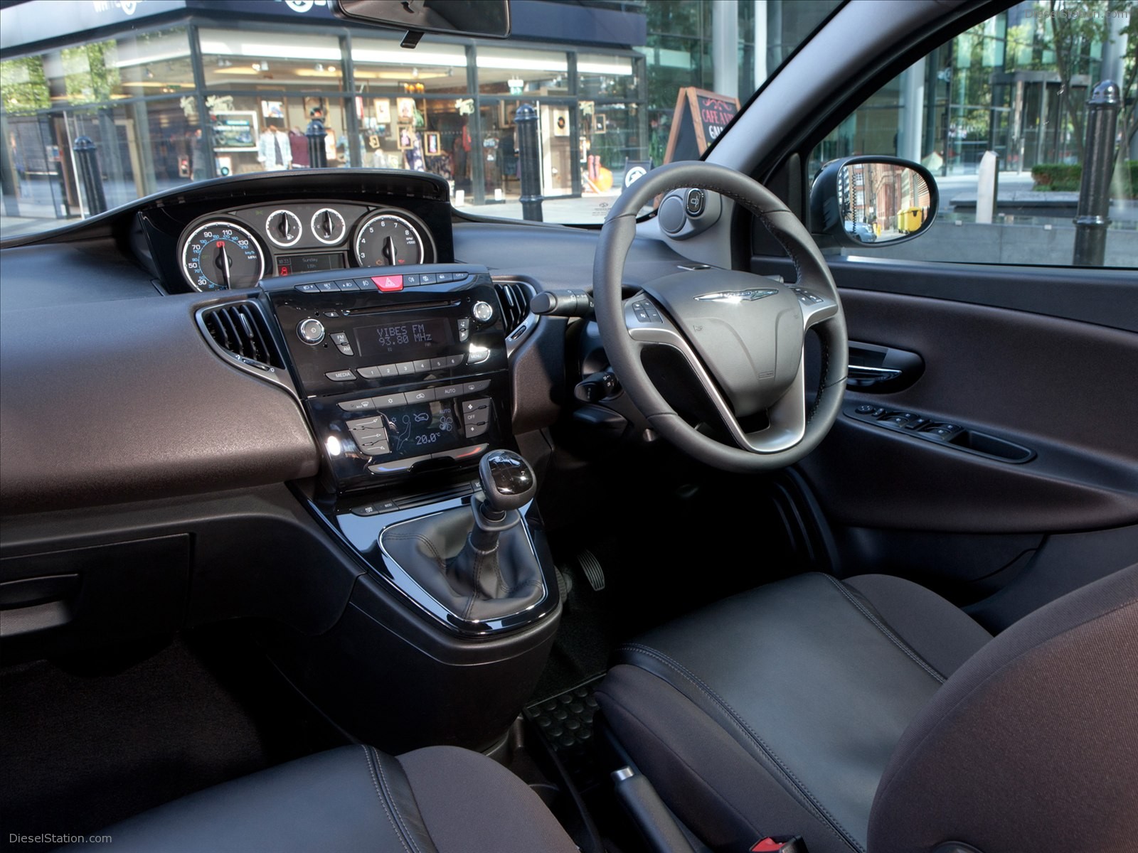CHRYSLER YPSILON 2012