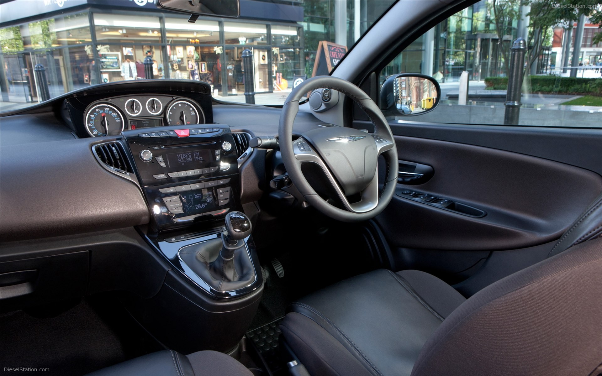 CHRYSLER YPSILON 2012
