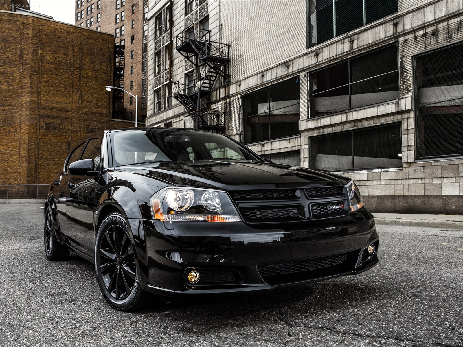 Dodge Avenger Blacktop Edition 2013