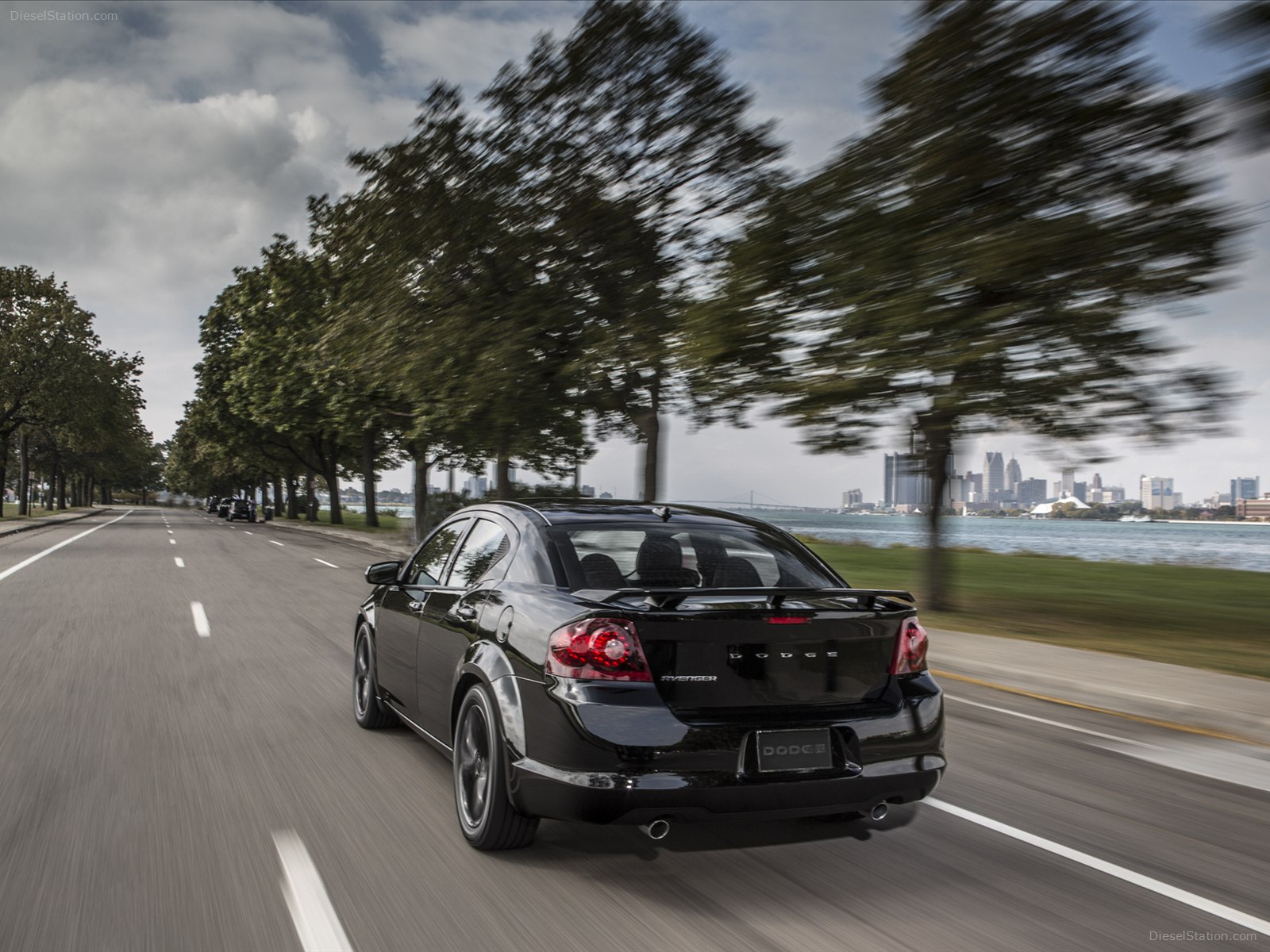 Dodge Avenger Blacktop Edition 2013