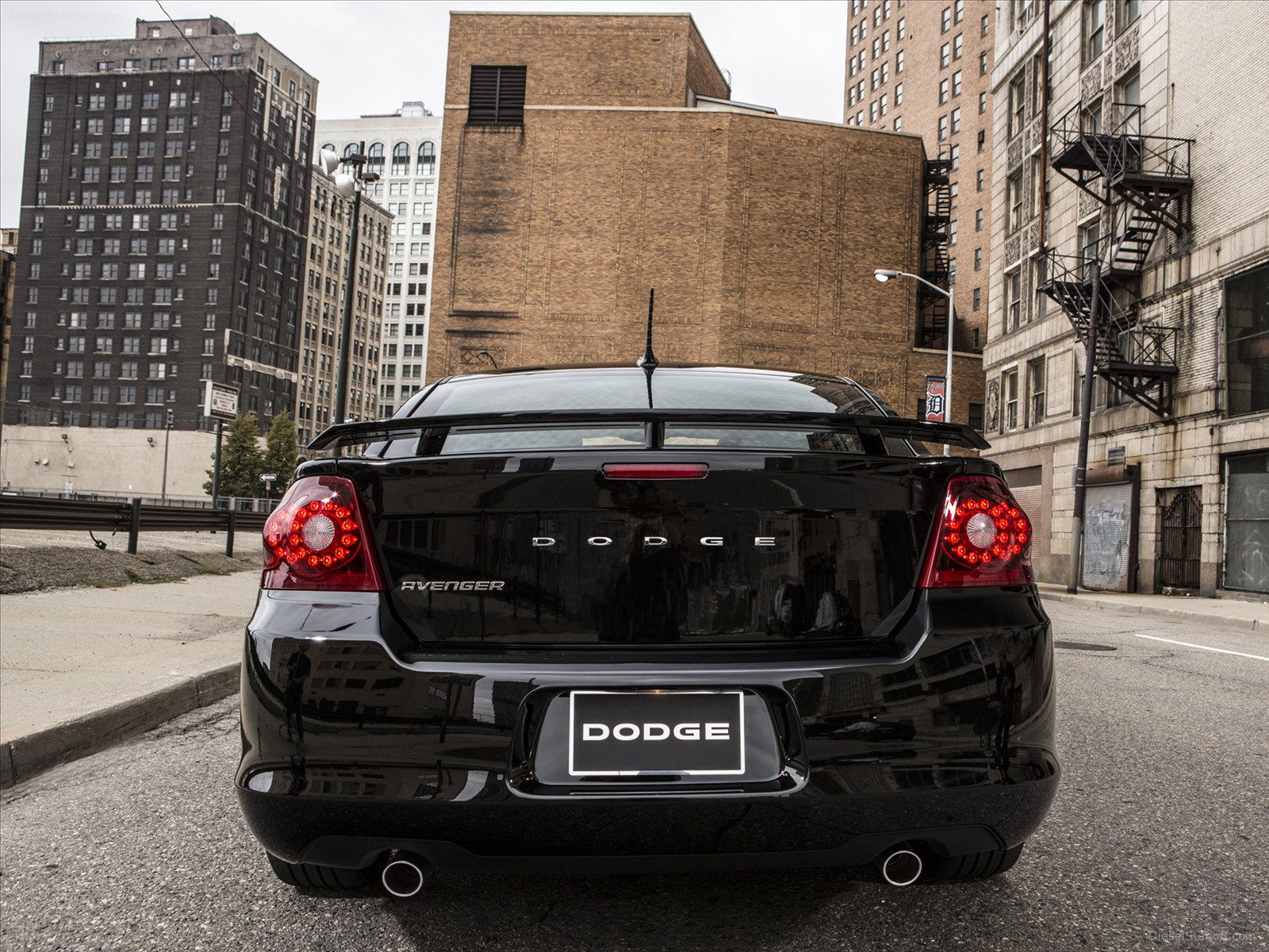 Dodge Avenger Blacktop Edition 2013