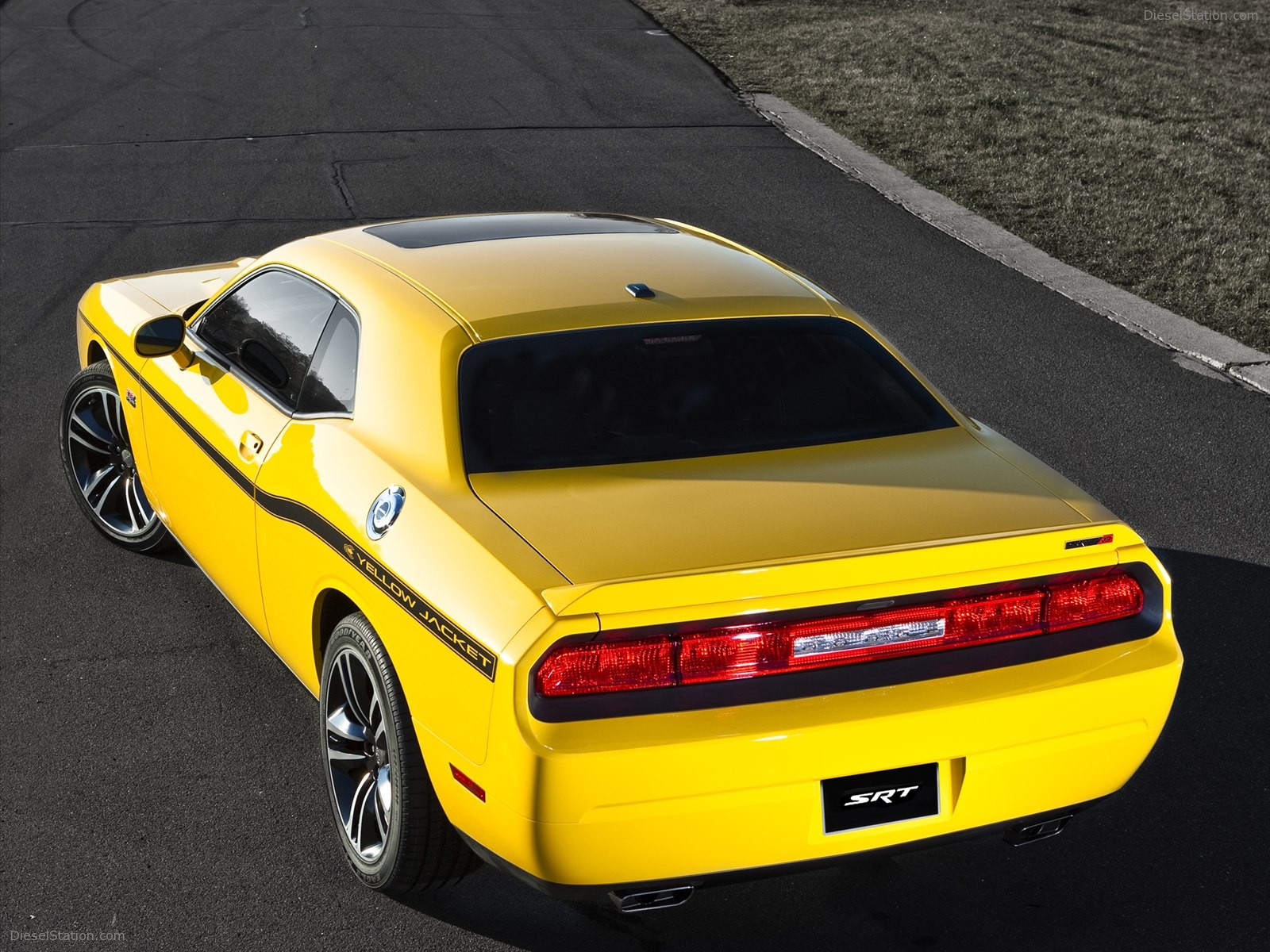 Dodge Challenger SRT8 392 Yellow Jacket 2012