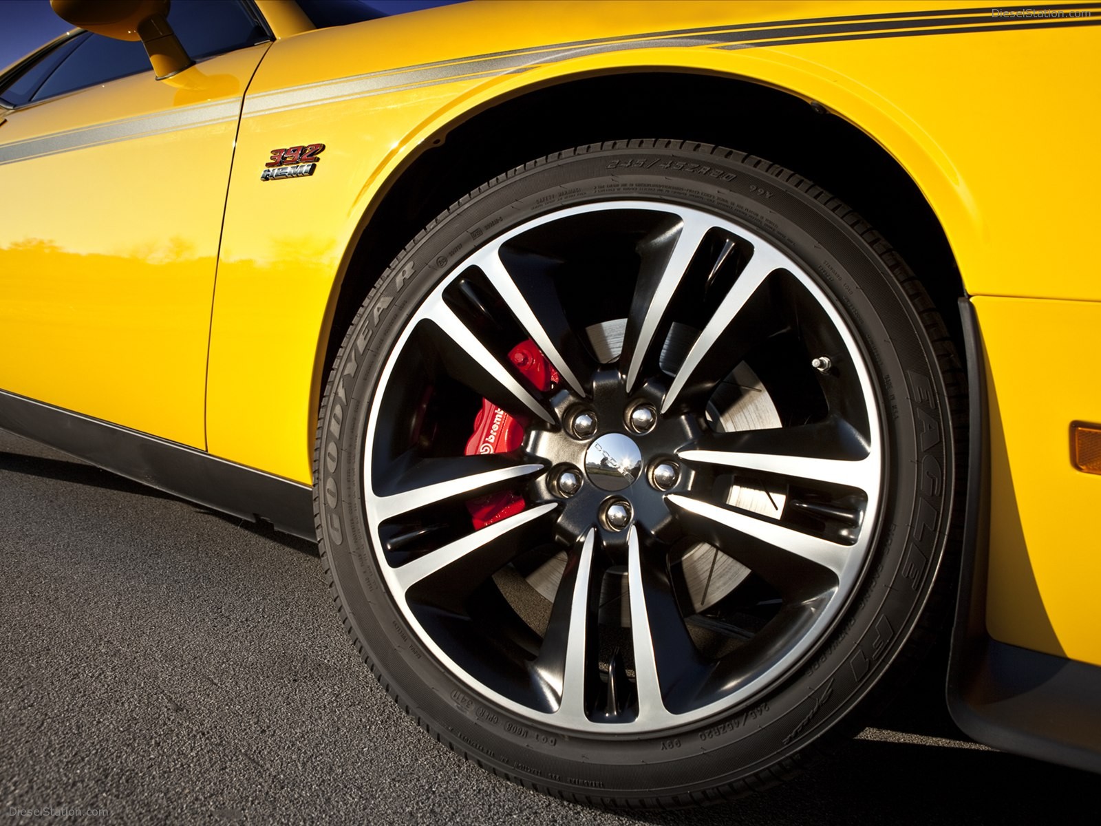 Dodge Challenger SRT8 392 Yellow Jacket 2012 Dodge Challenger SRT8 392 Yellow Jacket 2012