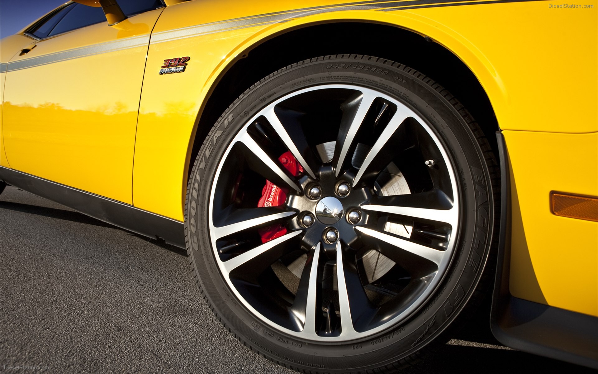 Dodge Challenger SRT8 392 Yellow Jacket 2012 Dodge Challenger SRT8 392 Yellow Jacket 2012