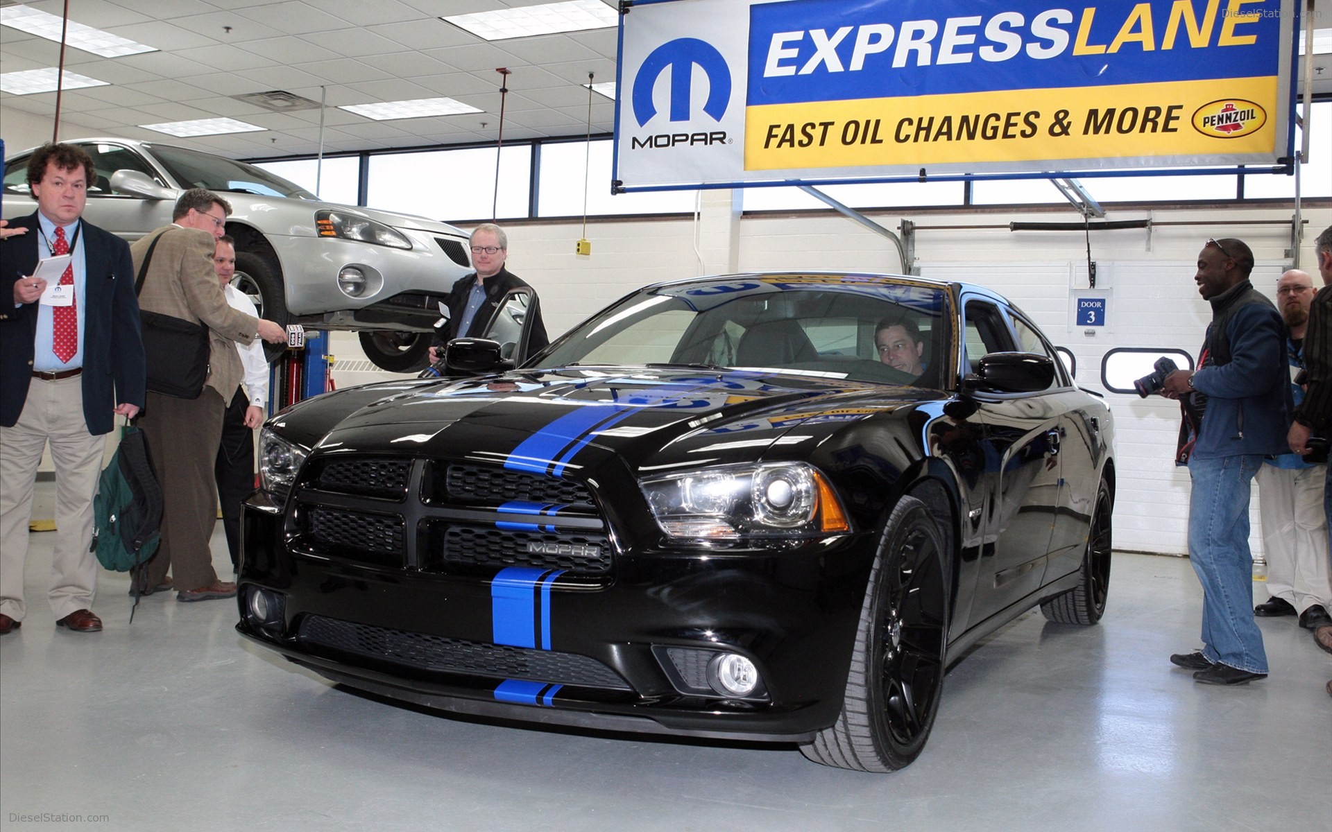Dodge Charger Mopar 2011